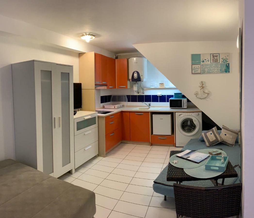 Devi-Piran Apartment Luaran gambar