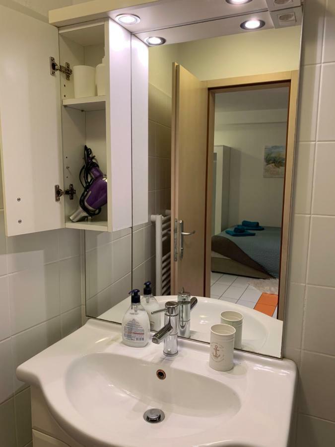 Devi-Piran Apartment Luaran gambar